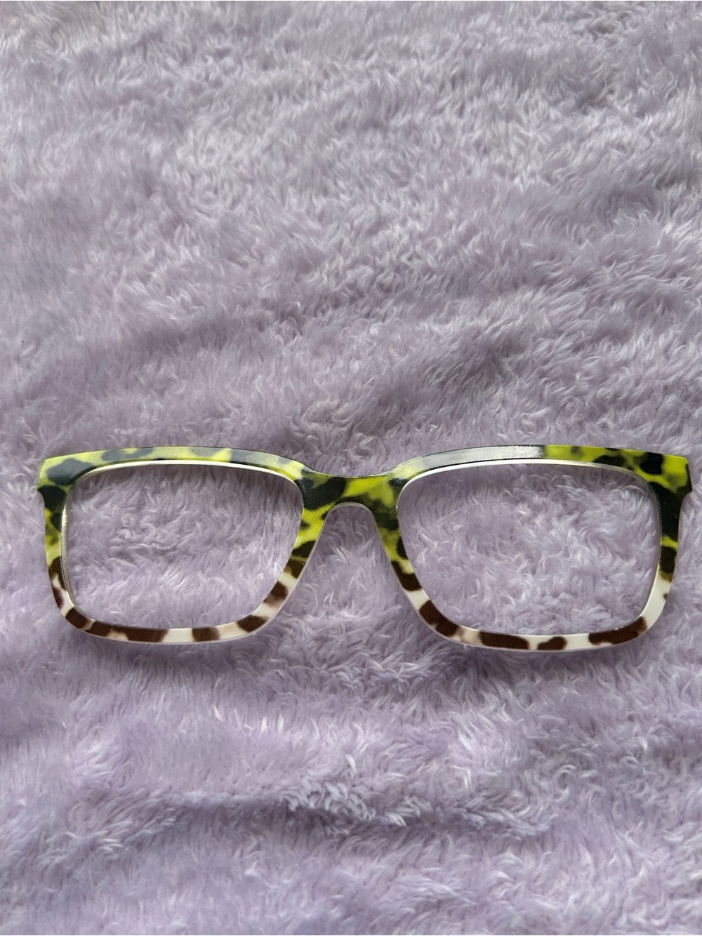 The Avocado to Ivory Tortoise Pair Eyeware topper for the Larkin Frame - Picture 2 of 3
